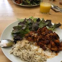 Chili vegan mit Basmatireis und Blattsalat at Beetroot in Frankfurt