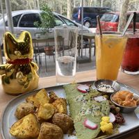 Omelette de espinacas con setas, bebida de naranjada  at Morgentau. in Barcelona