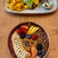 Cheese & mushroom omelette + Acai bowl at Morgentau. in Barcelona