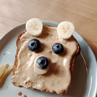 Bear Toast 🐻✨🫶 (peanut butter and fruits with delicious brioche bread!) at Morgentau. in Barcelona
