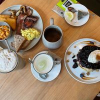 English breakfast, pancakes, matcha latte, green tea, zen smoothie  at Morgentau. in Barcelona