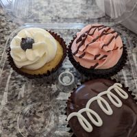  at Cool Cat Cupcakes in Fredericksburg