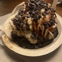 Fyi on the hot plate you can swap any ice cream flavor. Recommend the cookies and cream on the brownie!  at Vegan Scoops in Orlando