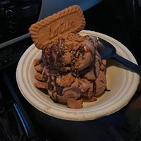 biscoffee sundae at Vegan Scoops in Orlando