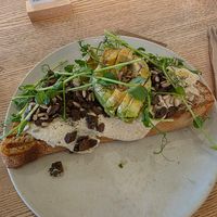 Avocado Trüffel auf Sauerteigbrot at Lucy's The Deli in Berlin