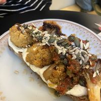 Tosta de coliflor, yogur y tomate seco  at Dale Café  in Madrid