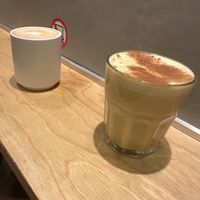 Golden Milk und Café con Leche  at Dale Café  in Madrid