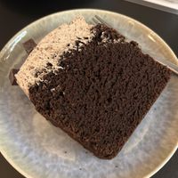 Bizcocho chocolate y avellana   at Dale Café  in Madrid