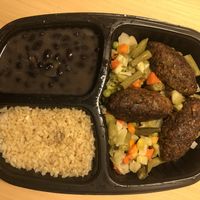 Quibe vegano, arroz integral, feijão preto e mix de legumes  at Casa Da Vovo Manu Vegan  in Manaus