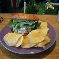 burger with "chips" at Savory in Frankfurt