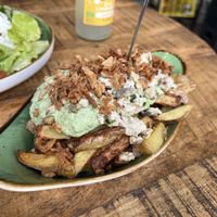 Loaded fries mit Grüner Soße    at Savory in Frankfurt