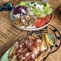 Döner Teller und Cheezy-Bacon-Fries    at Savory in Frankfurt