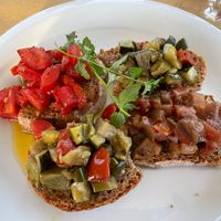 Mixed croutons with vegetables from their own  garden.
Wow, soooo full of flavour! Just give me this, i’m good for the rest of the meal🤩 at Agriristoro Alla Terra in Castagneto Carducci