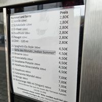 Reduced vending machine menu: not all vegan flavors are marked as such😒(e.g. 13, 15, 33, maybe more) at Die Eisheiligen in Gersfeld