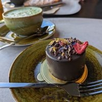 Matcha Latte und Schoko Törtchen at Die Maisterei in Wetzlar