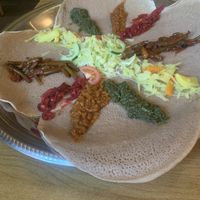 Vegane Platte für 2 Personen (Bohnen, Linsen, Spinat, rote Beete, Kartoffel/Karotte)  at Restaurant Äquator in Stuttgart