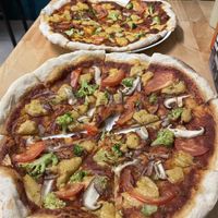 Mexican and Italian pizza with vegan cheese and vegetables    at  夏太熱 Summer Too Hot Pizzatopia in Hualien
