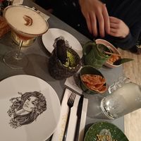 Vegan pornstar martini & mad max cocktail, table made guacamole at Miss Maddy in Delft