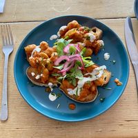 Super yummy posh beans on toast 🧡💛  at hand:plant in Ilfracombe