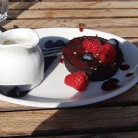 Vegan raspberry tart at Toto in Newport