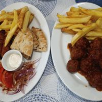 Vegan kebabs and vegan meatballs plate at T' Agnantio in Nikitas