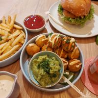 Chili cheese balls with guac + the cheezeburger at Hulala in Dusseldorf