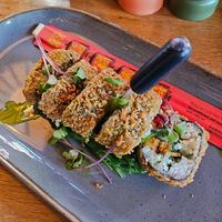 Sushi roll (crispy kort gefrituurd) at Flater Eten & Drinken in Ommen