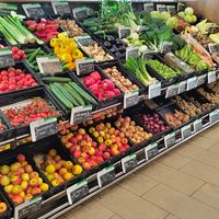 Fresh fruits and vegetables at Biomarkt Vier Jahreszeiten in Erlangen