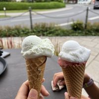 1x Limette/Basilikum und 1x Erdbeere + 1x Zitrone - SEHR lecker !!!   at EISeria Eisdiele in Chieming