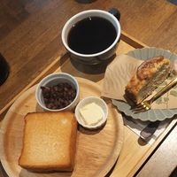Lemon pound cake and sweet toast at Café Morning Box - カフェモーニングボックス in Osaka