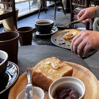 Ann butter toast and the French toast with some coffeee  at Café Morning Box - カフェモーニングボックス in Osaka
