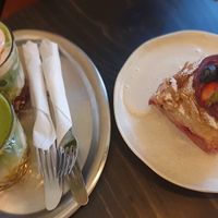 Iced Matcha Latte and Strudel with wild berries at Poushe in Regensburg