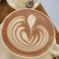 Vegan warme chocolademelk en dubbele espresso at Crave Coffee & Bakery in Rotterdam