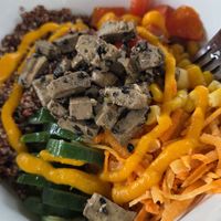 Poke de quinoa at Feelovesophy in Uvita