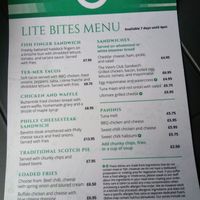 klar gelabelte vegetarische (V) und vegane (VB) Gerichte auf der Karte at The View in Oban