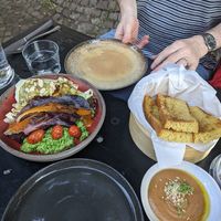 Maisbrot, Aubergineneintopf, Weißkohl at Maa' deyo in Hamburg