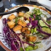 Tofu poke bowl at Værftets Madmarked in Helsingoer