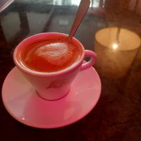 Espacio feminista donde se puede comer o tomar algo.
Tienen platos vegetarianos y veganos y los productos son ecológicos y de proximidad. at La Sinsorga - Cultural Space in Bilbao