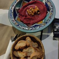 Hummus de remolacha at Arte y Sabor in Sevilla