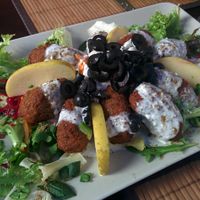 Falafel with vegan sauce at Arte y Sabor in Sevilla