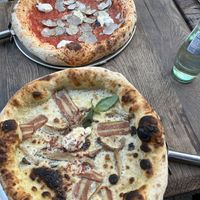 vegan white pizza with vegan bacon and burrata    at Pretty Pizza in Munich