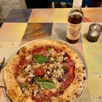 The Bella Hadid pizza & very yummy ananas/mango ice tea  at Pretty Pizza in Munich