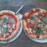 Gold digger and Gigi Hadid at Pretty Pizza in Munich