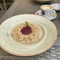 Oatmeal and oat milk cappuccino  at Müüriääre Kohvik in Haapsalu