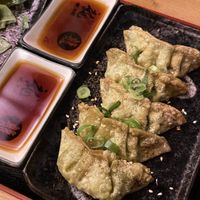 Gebratene Gyoza (links), frittierte Gyoza (Rechts)  at Min Ramen Bar in Heidelberg