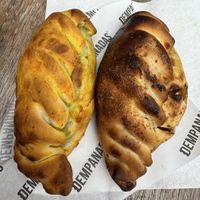 „Fake vegan chicken“ and „soja text“ empanada  at Dempanadas  in Valencia