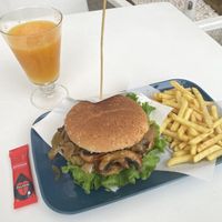 Hamburguesa vegana   at Encanto das Mordomas Café in Viana Do Castelo