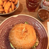 Avocardio Burger mit Potato Wedges & Curry Ketchup   at Bono Fresh and Tasty in Bonn