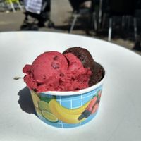 2 flavors for 2,6 euros at Kiez & Kugel in Berlin