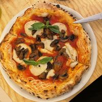 margerita vegana + pilze  at Nennillo in Bonn